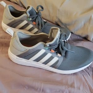 Adidas bounce casual shoes